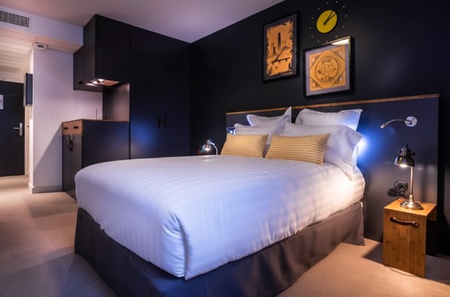Best Western Plus Suitcase Paris - La Défense : Rooms inspired by travel