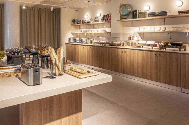 Best Western Plus Suitcase Paris - La Défense : Buffet Breakfast Services
